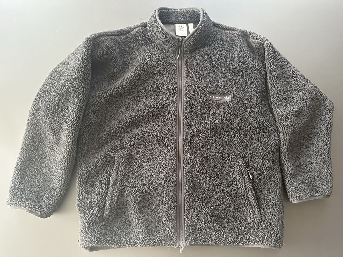 Adidas Vestes: Fellige Adidas Jacke  – D'occasion à Triesen par mvaugusta