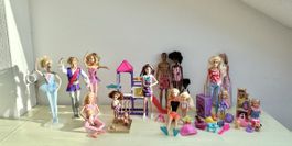 Barbie Set mit vielen Puppen und Accessoires 