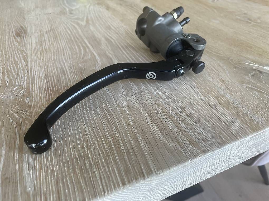 Tutti pezzi di ricambio auto: Brembo UPGRADE Hauptbremszylinder – Usato da Wolfhalden venduto da NeNi_79
