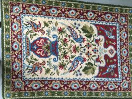 Wunderschöner Teppich, handgeknüpft ca. 81x 111 cm