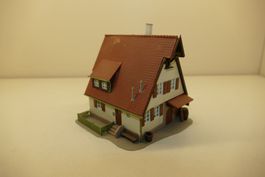 Kibri H0: Fachwerkhaus mit Vorgarten