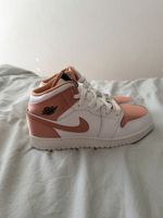 Nike Air Jordan 1 Mid Corail taille 40  