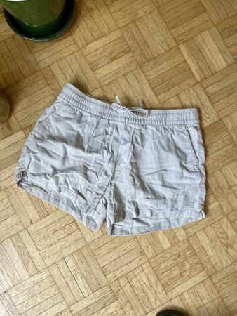 Leichte Shorts aus Leinen, Grösse 38, hellgrau/hellbeige