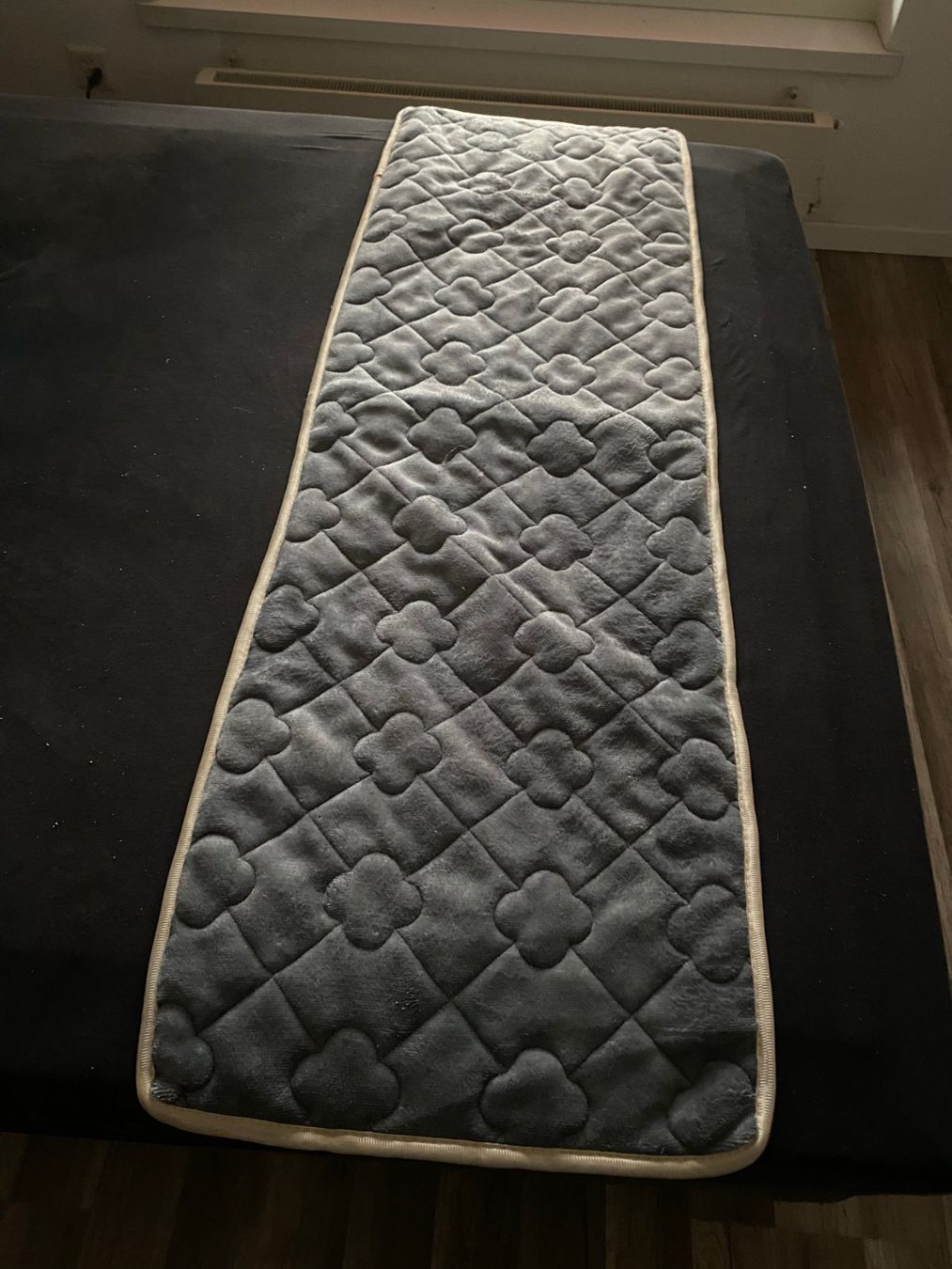 Biancheria da letto: Bettläufer  145 x 44 cm. grau – Nuovo (secondo la descrizione) da Allenwinden venduto da Obalu
