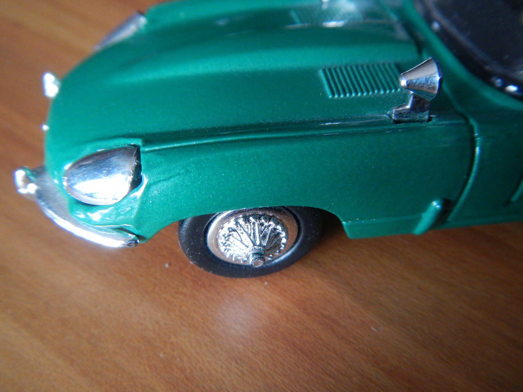 Jaguar Modellini d'auto: Jaguar E-Type Cabriolet Modellauto 1/43, Grün – Usato da Wallisellen venduto da Marysan8 1