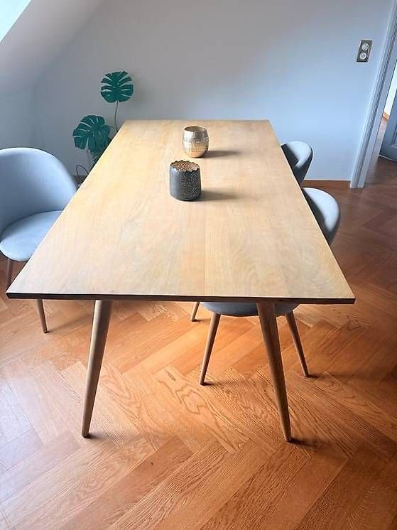 Tavoli: Wunderschöner Esstisch mit ein paar Gebrauchsspuren – Usato da Bern venduto da Jenzymaui 2