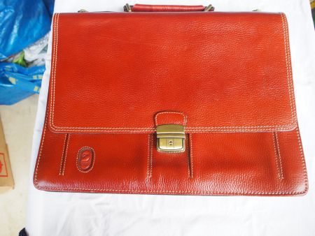 Cartable de qualité en cuir noble , état neuf