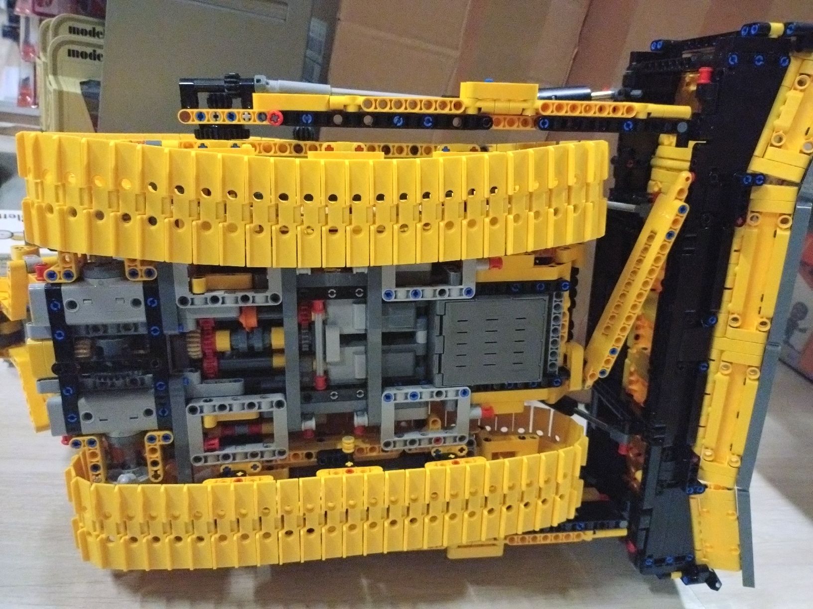 Lego Kit di costruzioni: Lego Technic Bulldozer CAT D11 42131 – Usato da Farvagny-le-Grand venduto da LaCaverne 9
