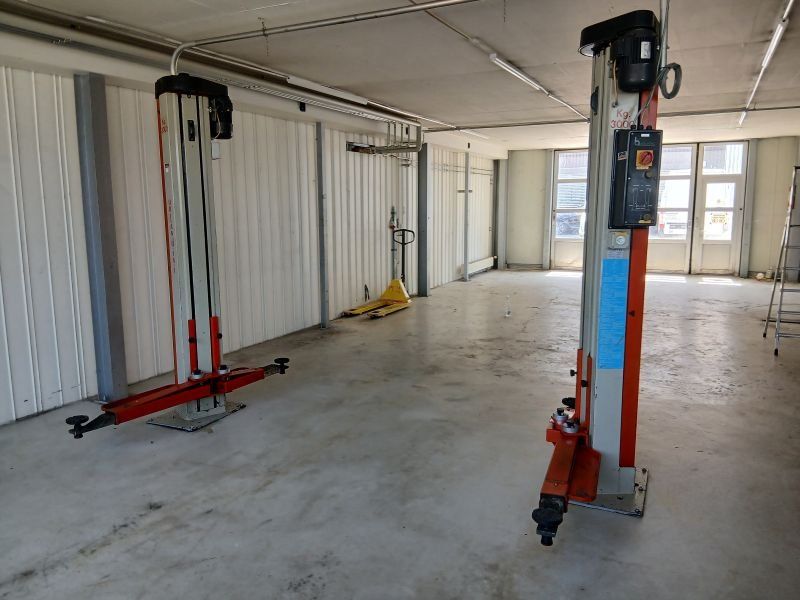 Piattaforme elevatrici & Crick: Auto-Hebebühne – Usato da Aarberg venduto da Moser56 1
