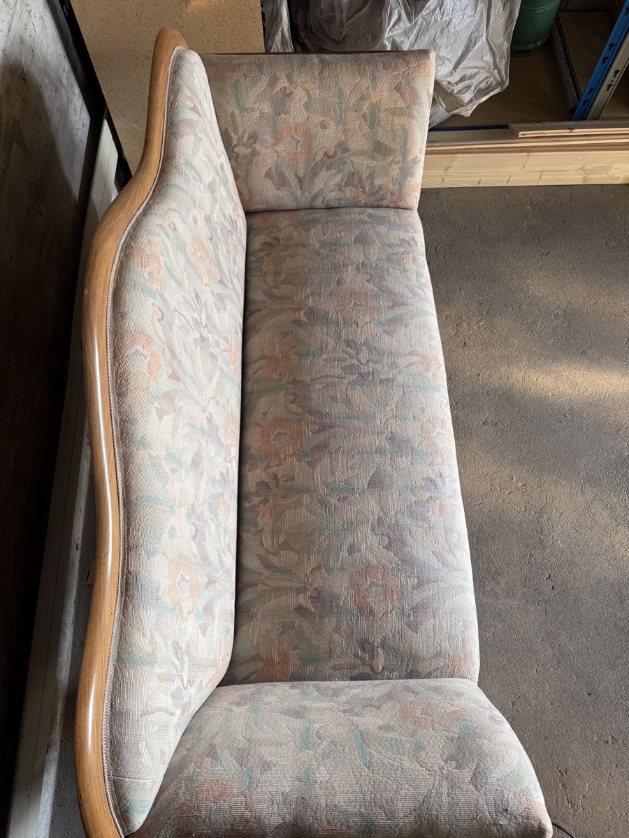 Divani: Antikes Sofa / Holzsofa / Zweiersofa – Usato da Port venduto da GaragenGold 5