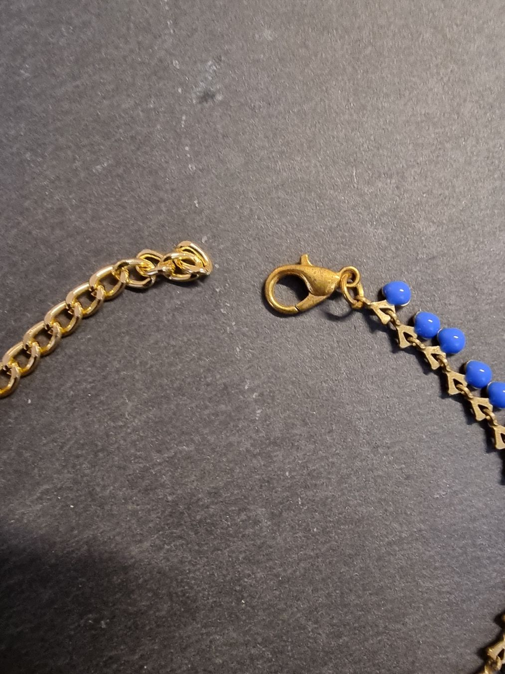Bracciali & Braccialetti: Bracelet fin doré avec perles bleues – Nuovo (secondo la descrizione) da Veyrier venduto da Leilazizou 1