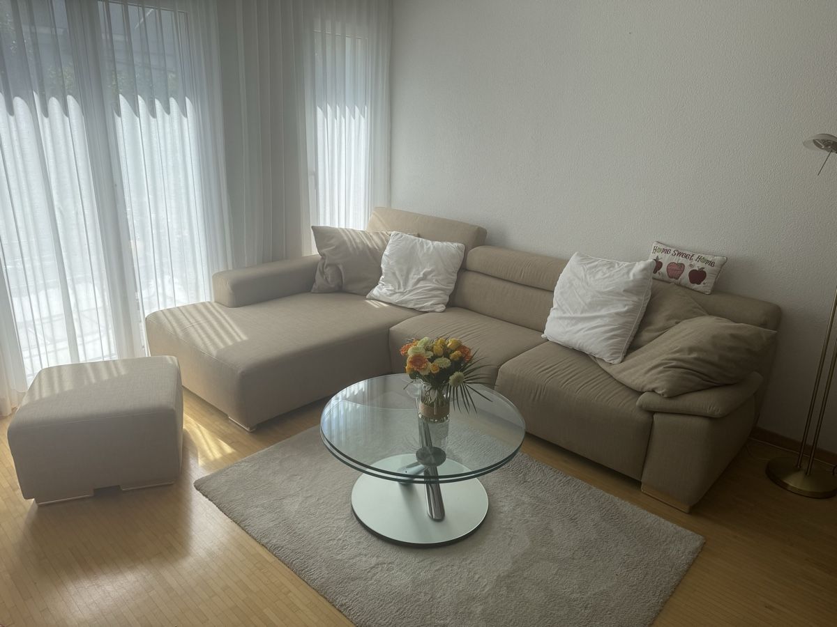 Sofas: Gemütliches Ecksofa mit Hocker beige 2.75m x 1.88m – Gebraucht aus Bassersdorf von Atlanta2000 1