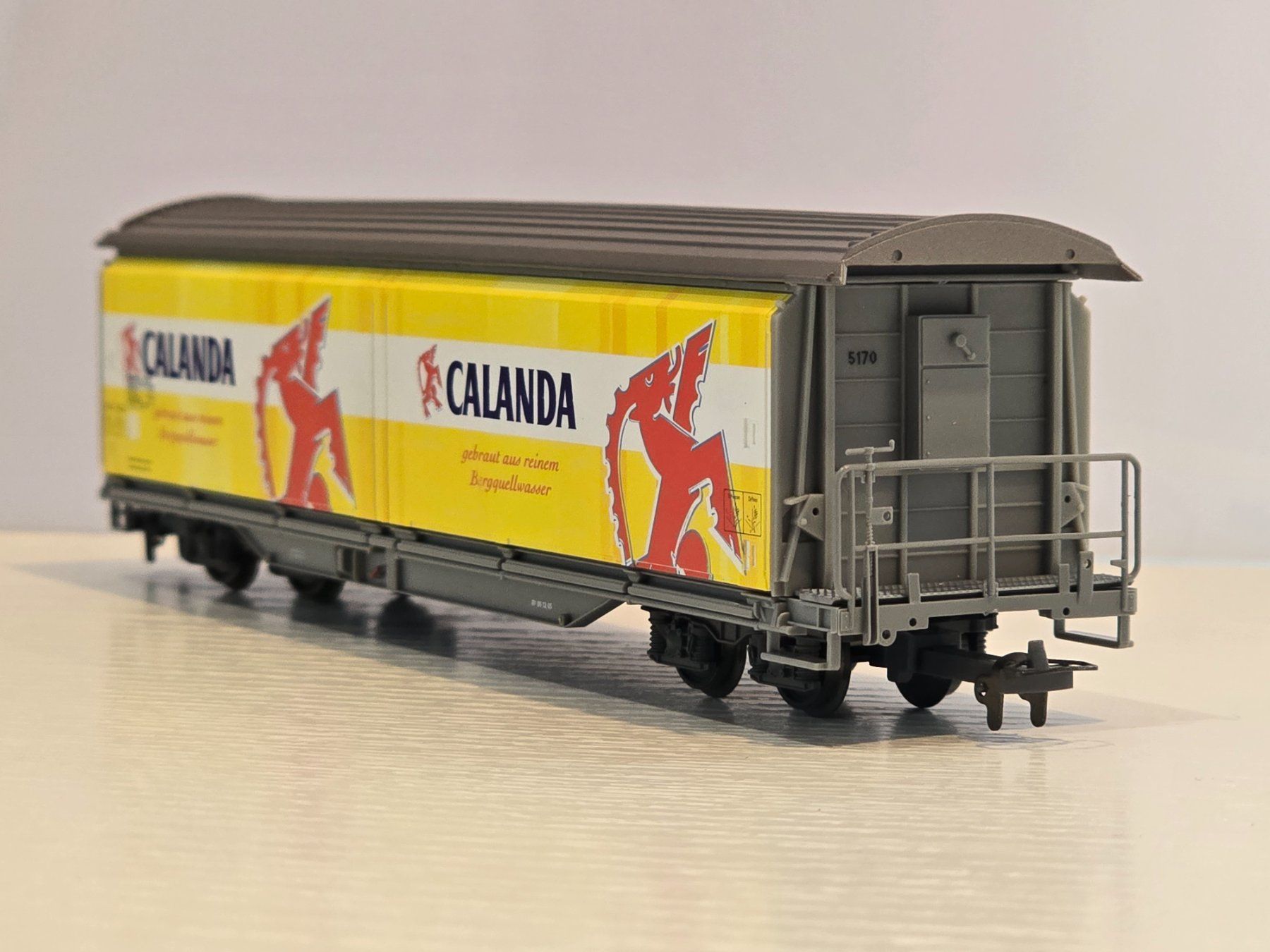 Bemo Modellini di ferrovie: Bemo, 2288140, RhB, Schiebewandwagen, Calanda Bräu, Neu – Nuovo e nell'imballaggio originale da Kloten venduto da Nicola2 3