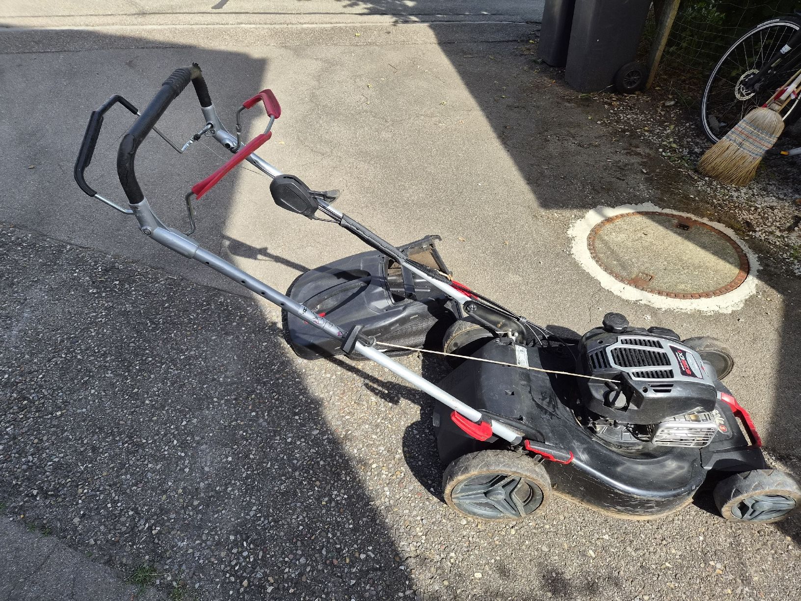 Rasenmäher: Rasenmäher mit Briggs & Stratton 675 EXi Motor – Gebraucht aus Schlatt ZH von Erdmannchen