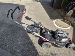 Rasenmäher mit Briggs & Stratton 675 EXi Motor