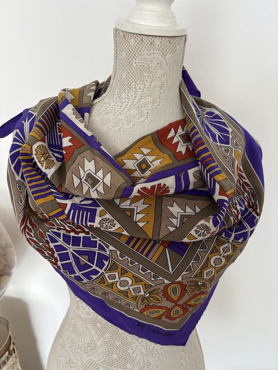 Valentino Foulard & Sciarpe: Foulard Valentino Seide – Usato da Winterthur venduto da san_wd8j