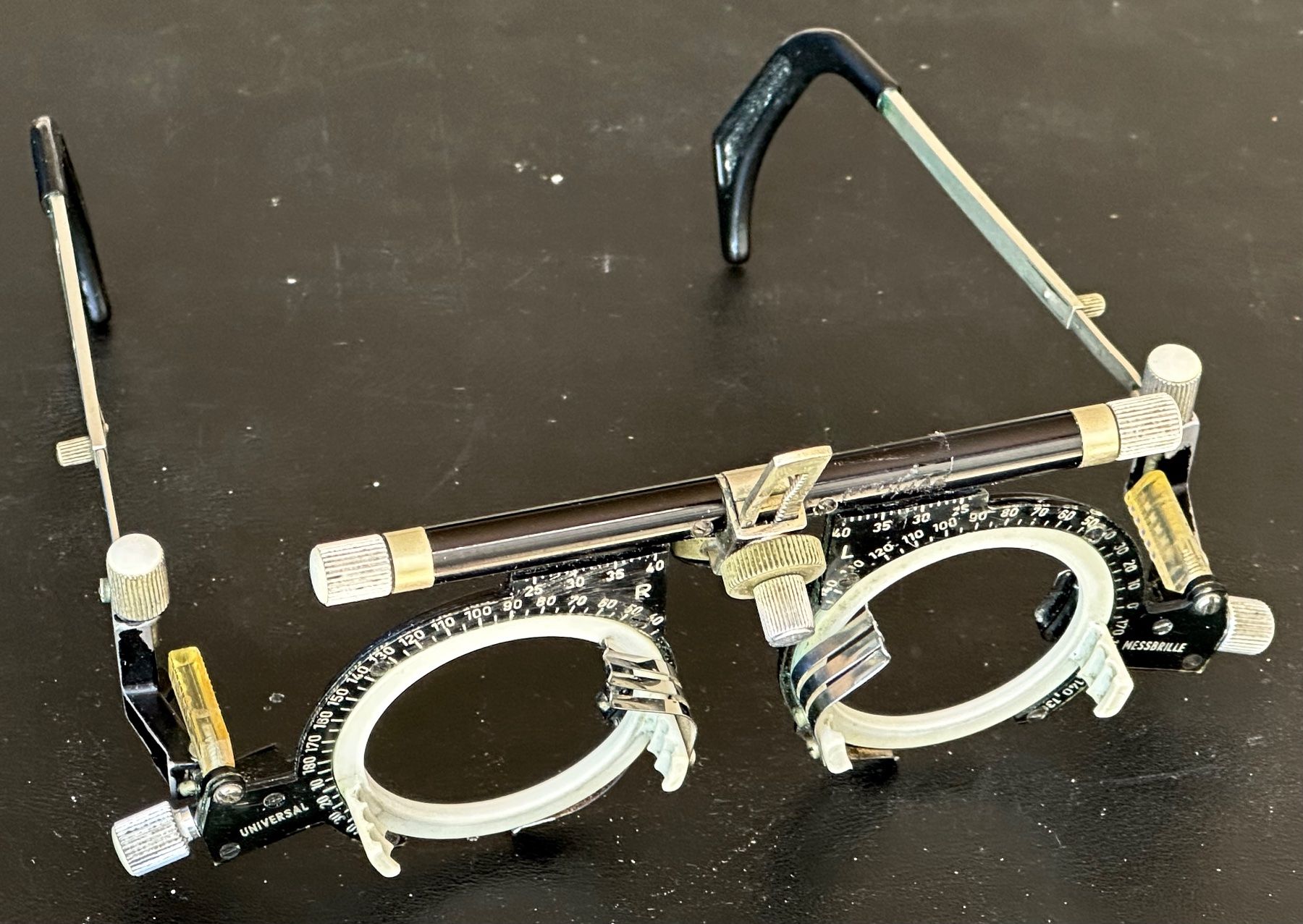 Attrezzature mediche: Antike Brille von Optiker, Testbrille, Messbrille – Usato da Seltisberg venduto da quadartswiss 1