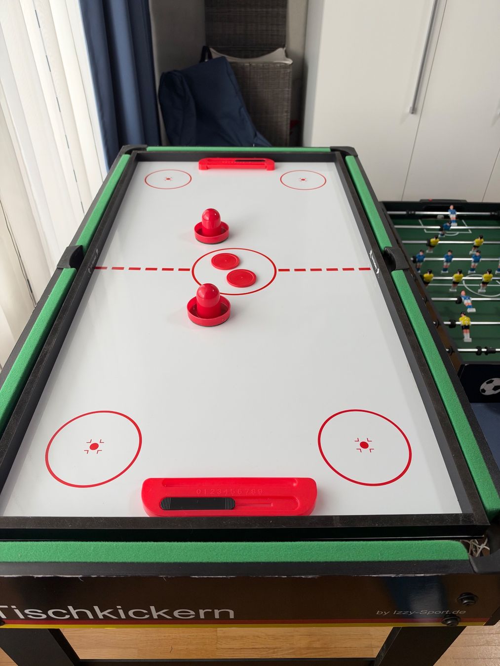 Spiele: Izzy 4-in-1 Multikicker Kickertisch 28kg – Gebraucht aus Wallisellen von Alfredt 8