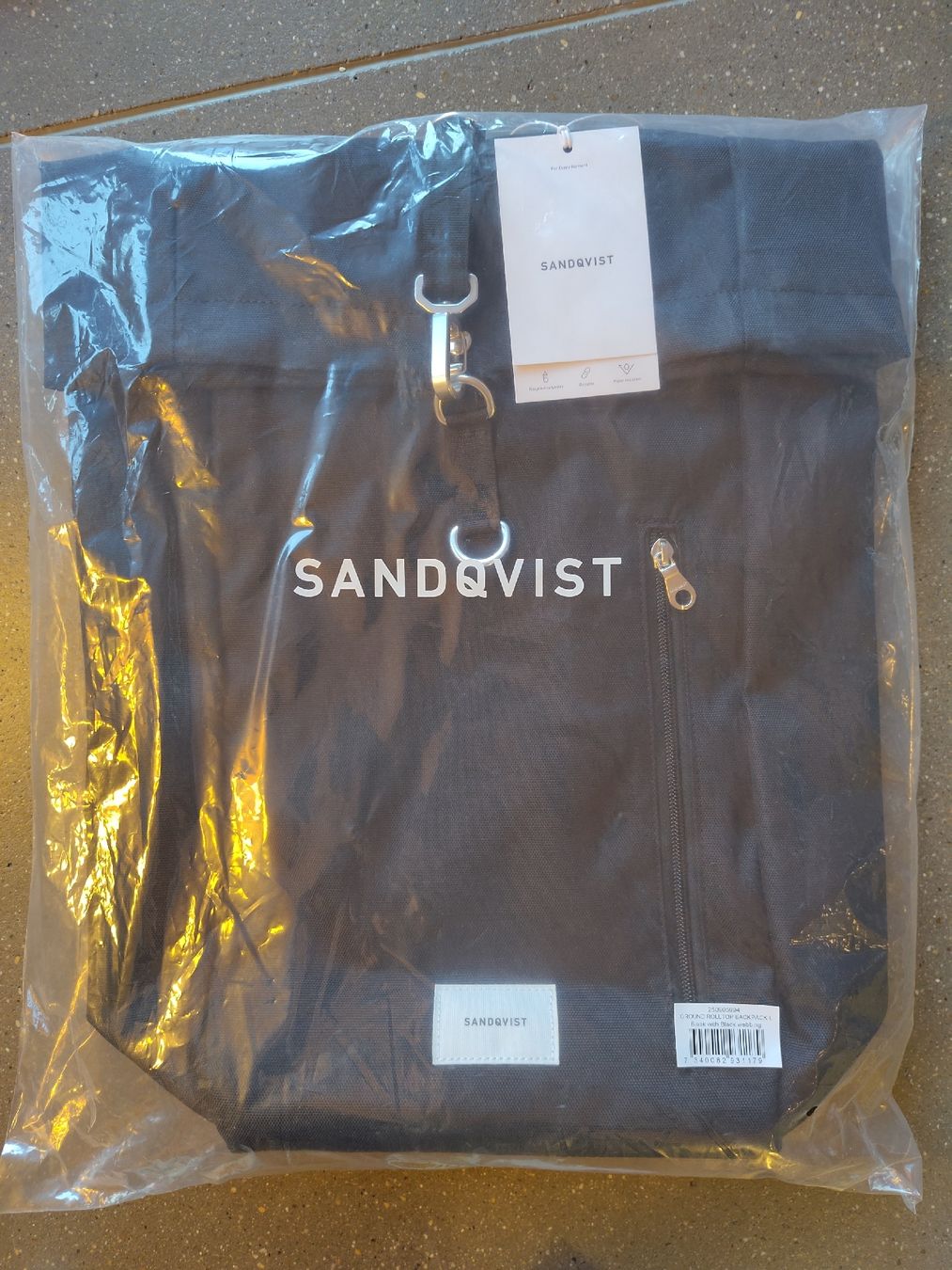 Sandqvist Zaini: SANDQVIST Ground Rolltop Backpack L Black – Nuovo e nell'imballaggio originale da Zürich venduto da aurelie.99
