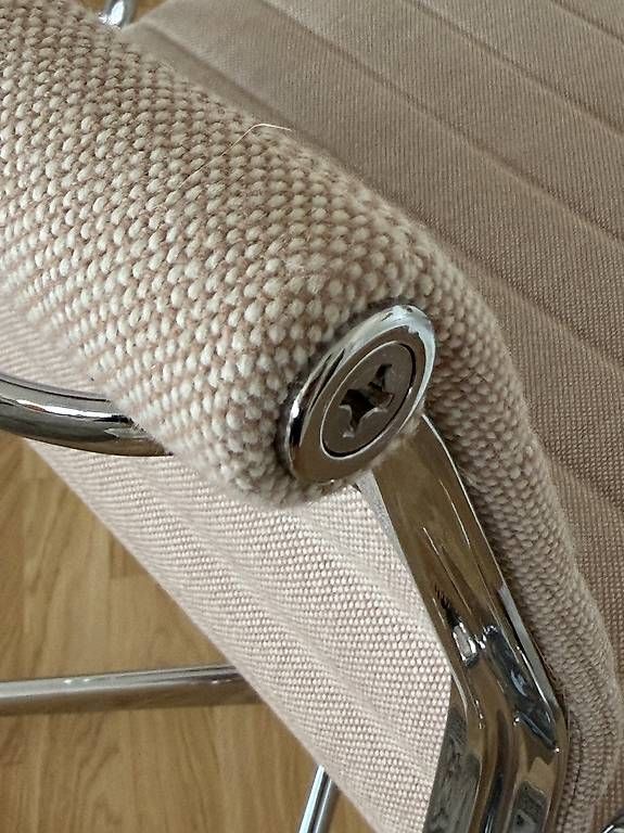 Sessel: Fauteuil de bureau Vitra Aluminium EA118 – Gebraucht aus Lausanne von VintageWonders 4
