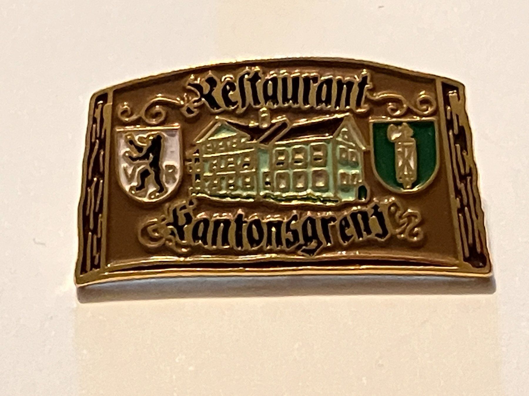 Placchette & Badge: 1 Pin Restaurant Kantonsgrenze – Usato da Basel venduto da djwwpp
