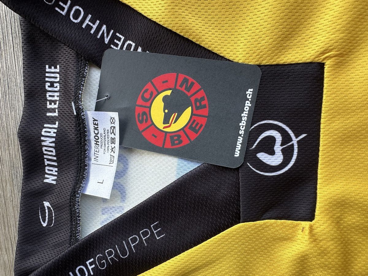 Maillots de corps & Pantalons: SC Bern Trikot Neu – Neuf avec emballage d'origine à Bolligen par naskapi 3