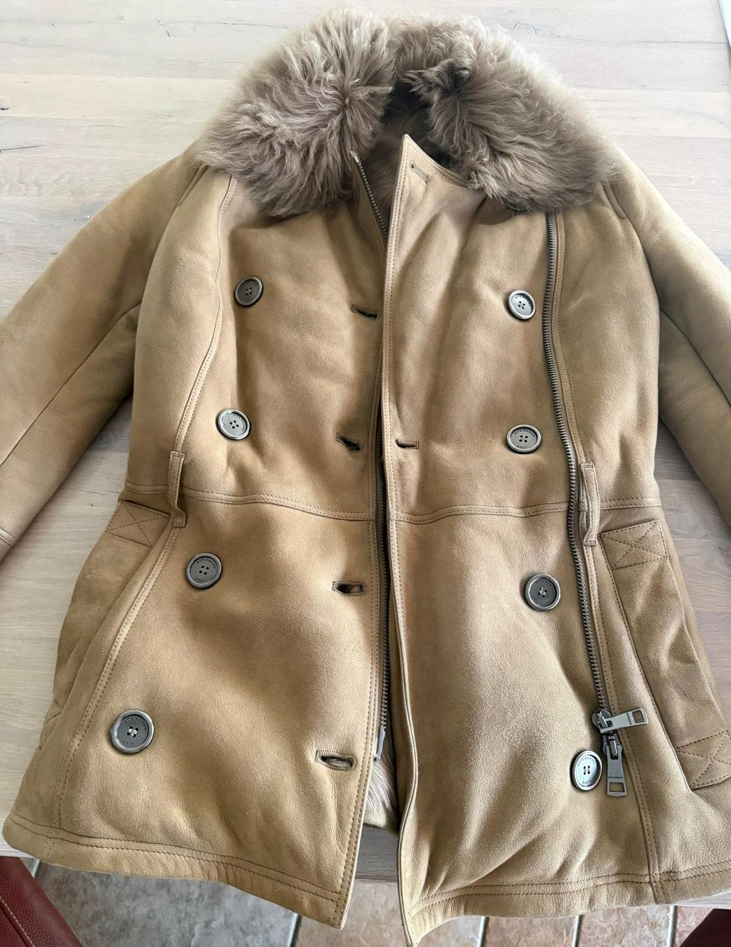 Burberry Giacche: Schöne Lammfelljacke Burberry – Usato da Dübendorf venduto da Gfenn01