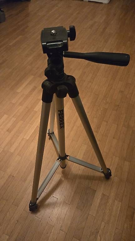 Poster & Bilder: Foto/Video Tripod – Gebraucht aus Seuzach von Ori7