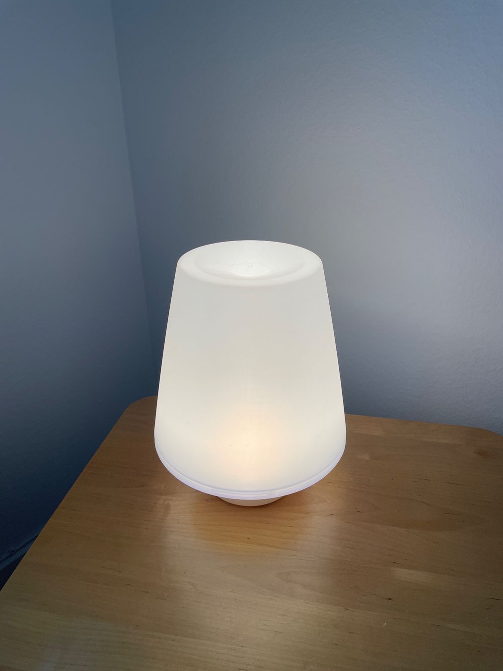 Ikea Lampade: Gemütliche Nachttischlampe von IKEA – Usato da Winterthur venduto da Mondulus56
