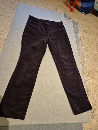 Marc Cain Cordhose, Auberginefarbe, Neu, Slim Fit, W28 👖