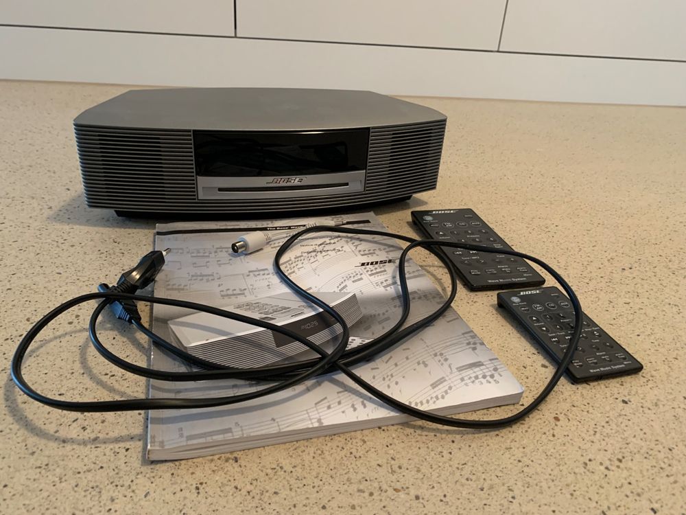 Bose Wave Radio/CD, CD defekt, 2 Fernsteuerungen Kaufen auf Ricardo