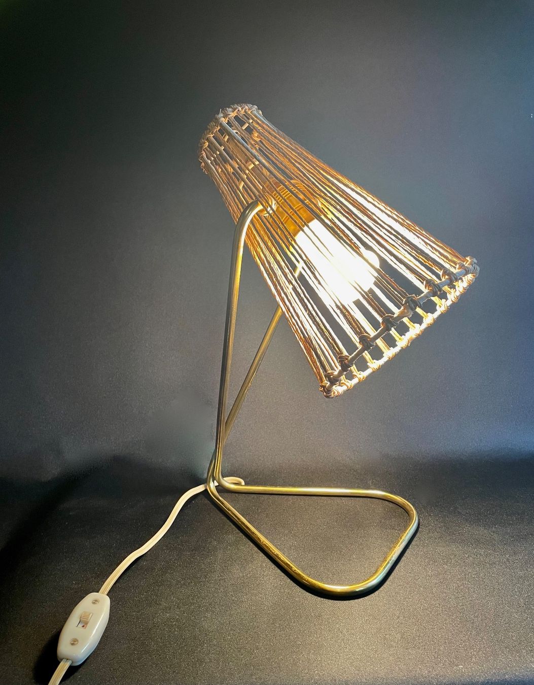 Lampade: Lampe de table, par Rupert Nikoll, Vienne, année 1960 – Usato da Prez vers Siviriez venduto da Mistinguette