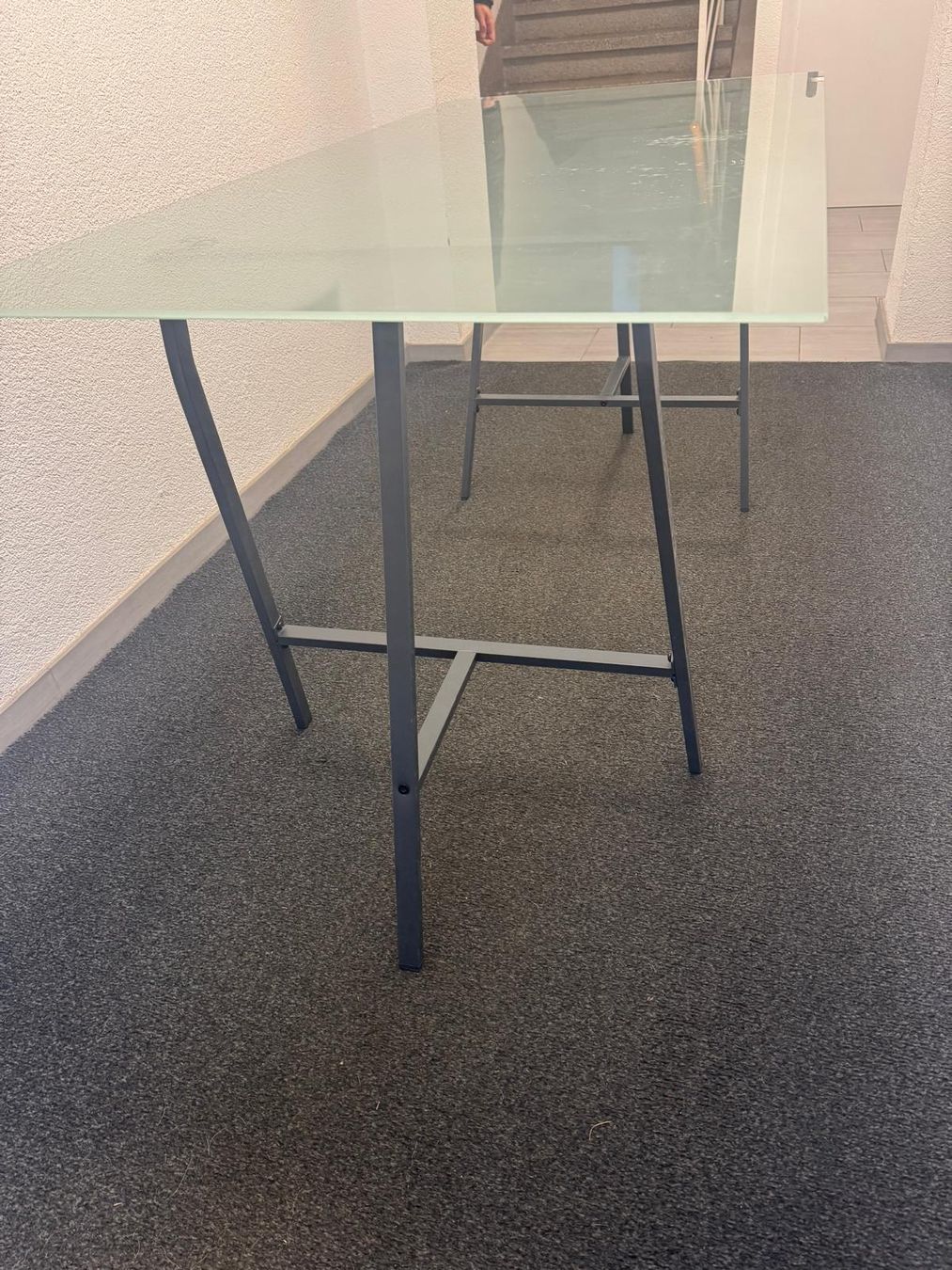 Tavoli: Glasplatte mit 2 Metallböcken – Usato da Schaffhausen venduto da leo_wvv6