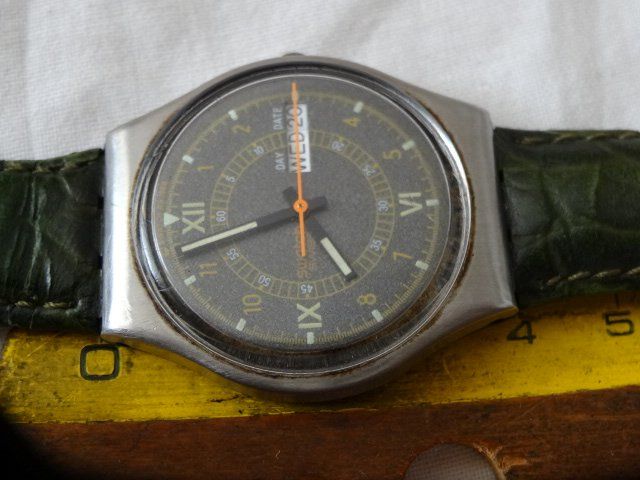 Swatch Montres: S-WATCH HERREN UHR,QUARTZ.SWISS MADE-DATE,TAG.LÄÜFT – D'occasion à zürich par ahmad01 4