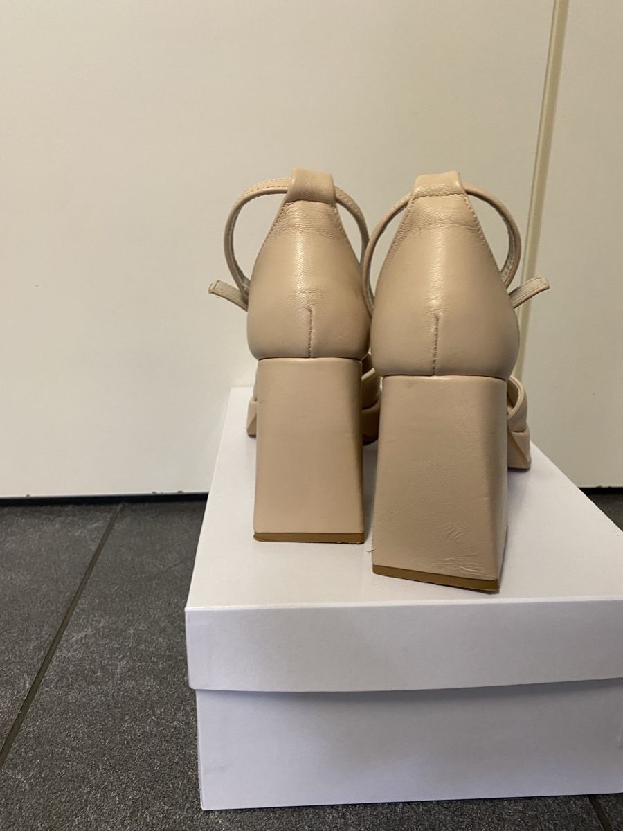 Damenschuhe: High Heels Gr. 39 – Gebraucht aus Baar von kamasija 2