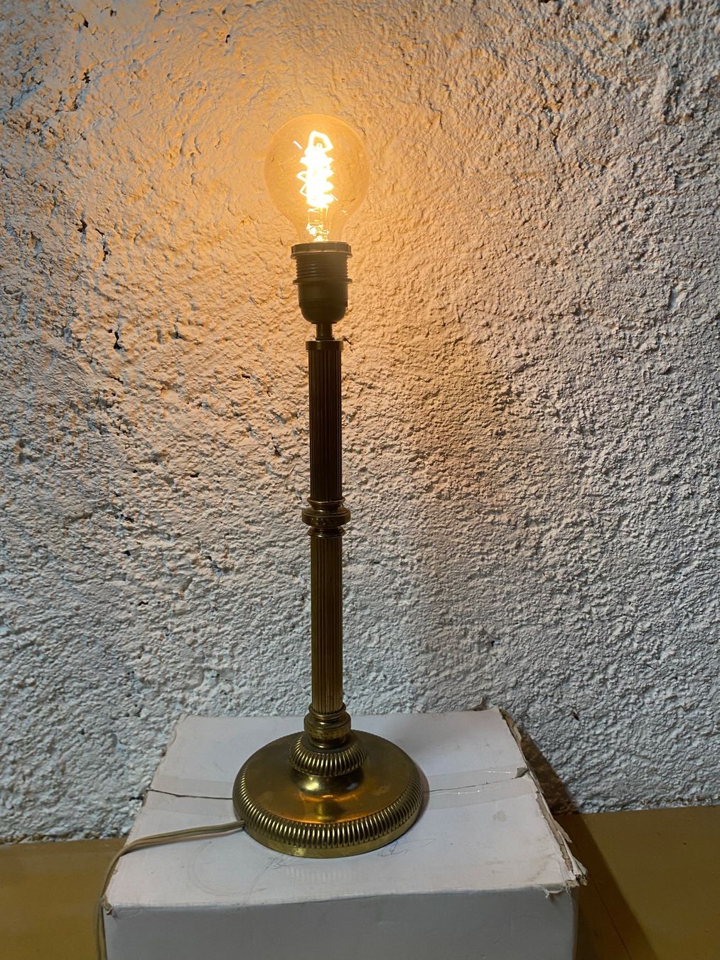 Lampade: Tischlampe Messing Säulen Design funktionsfähig – Usato da Zürich venduto da 888simon888 1