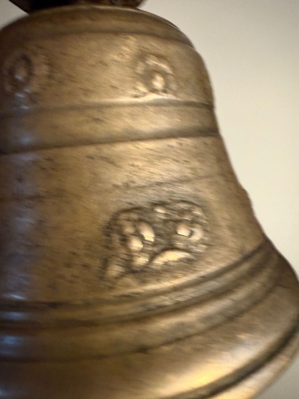 Glocken & Treicheln: Glocke: Antikes Schmuckstück mit 12 cm Durchmesser – Gebraucht aus Sils im Domleschg von schulti74 4