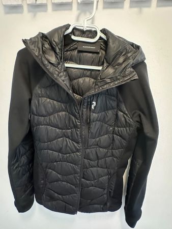Peak Performance Jacke schwarz mit Kapuze - NP: Fr. 199.-