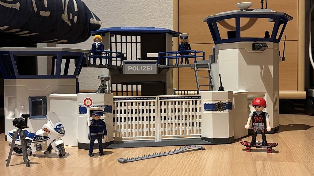 Giocattoli: Polizei-Kommandozentrale mit Gefängnis 6872 – Usato da Grenchen venduto da Mon70S