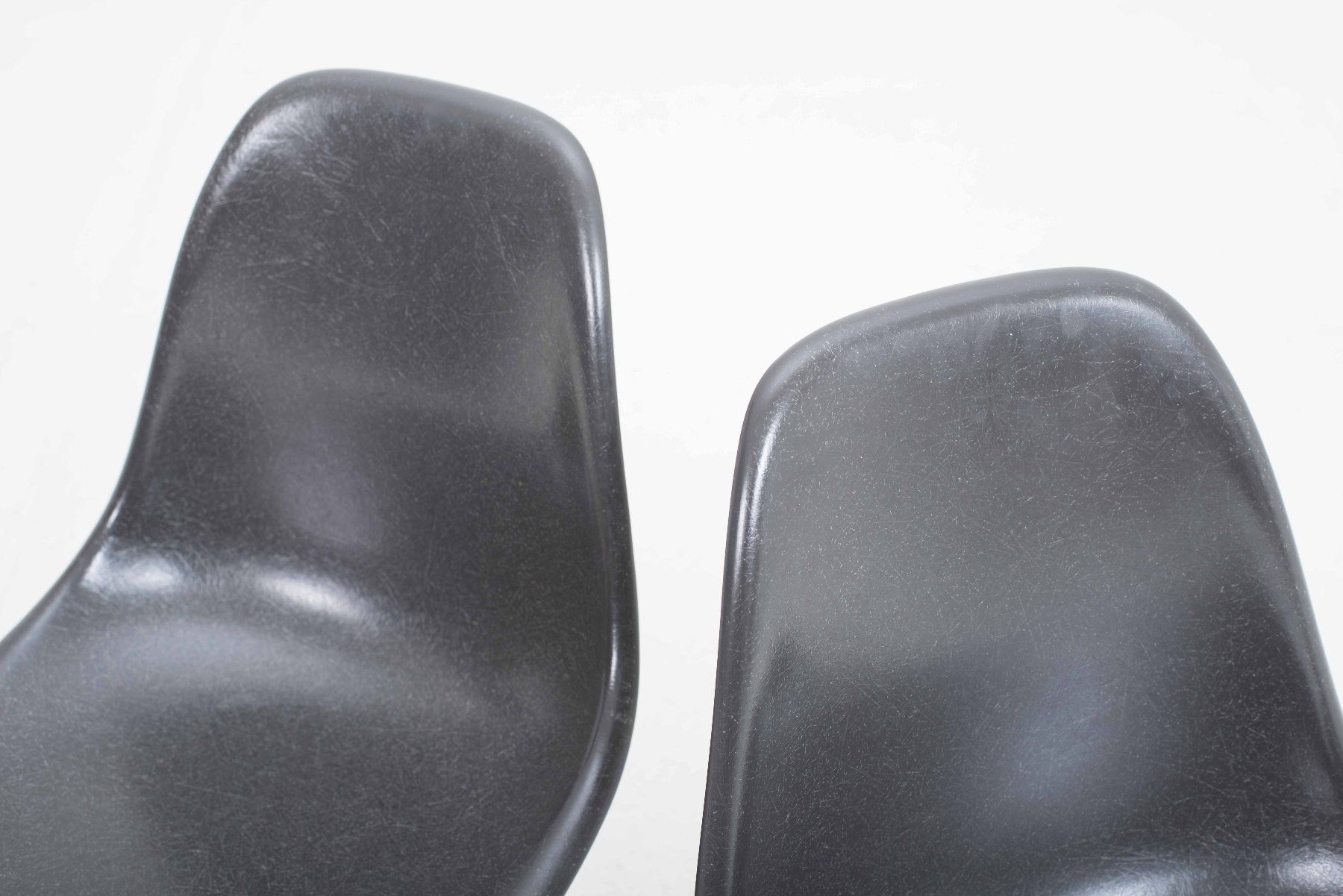 Vitra Sedie: Vitra Fiberglass Side Chair DSR - Eames - Elephant Hide Grey – Usato da Zürich venduto da STUZH38 5