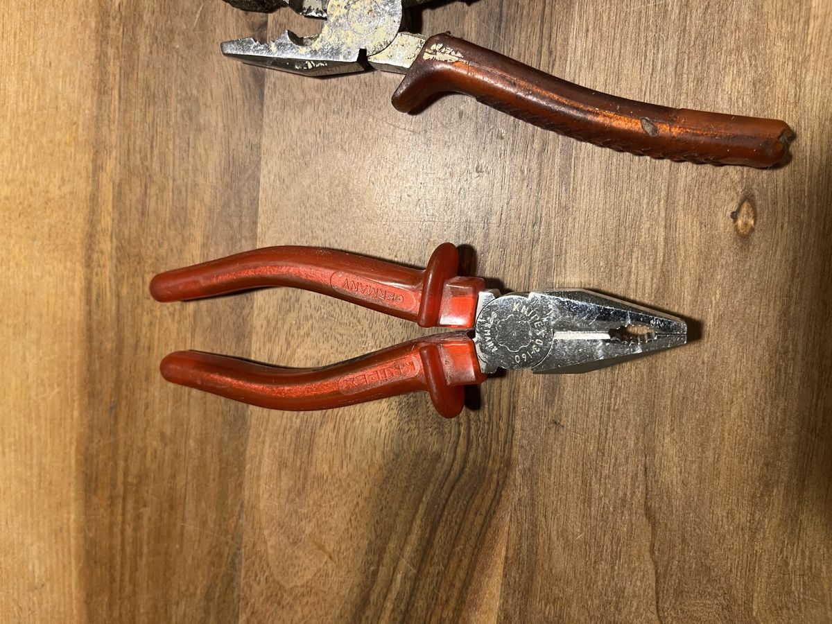 Knipex Tutti gli attrezzi: Kombizange 2 Stk. KNIPEX Germany gebraucht – Usato da Würenlos venduto da KLG_3TBs 3