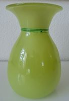 Edle Vase signiert