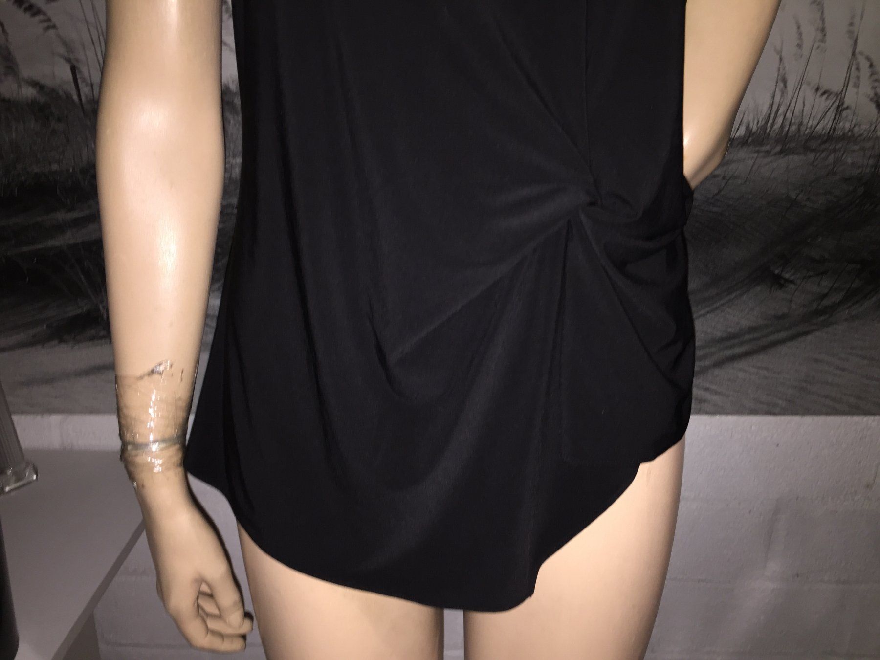 DKNY Tops: DKNY Haut / Shirt taille / Grosse M – Gebraucht aus Cossonay-ville von Super-Price-Quality 2