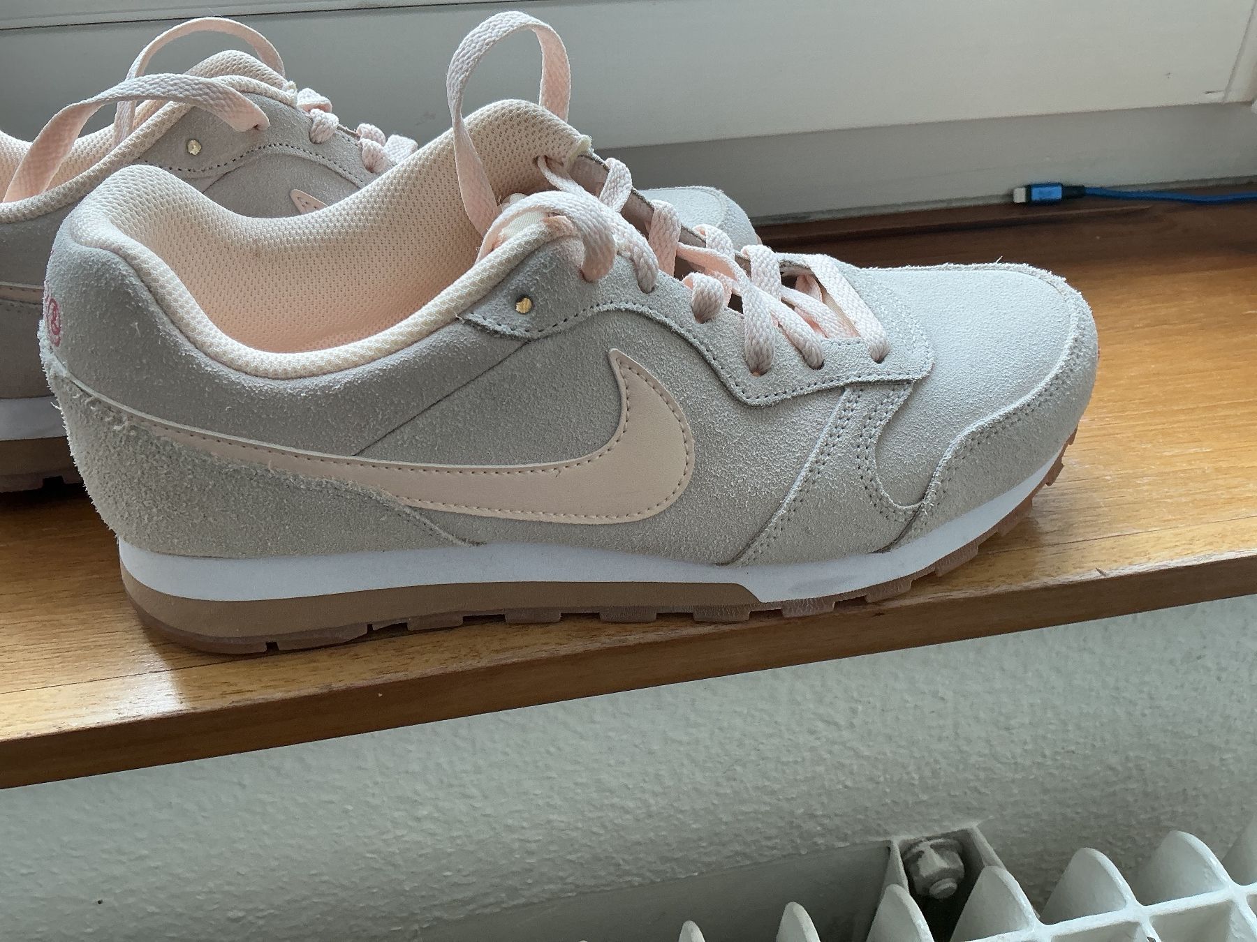 Chaussures femmes: Nike Sneakers Gr. 41 – D'occasion à Bischofszell par Emida