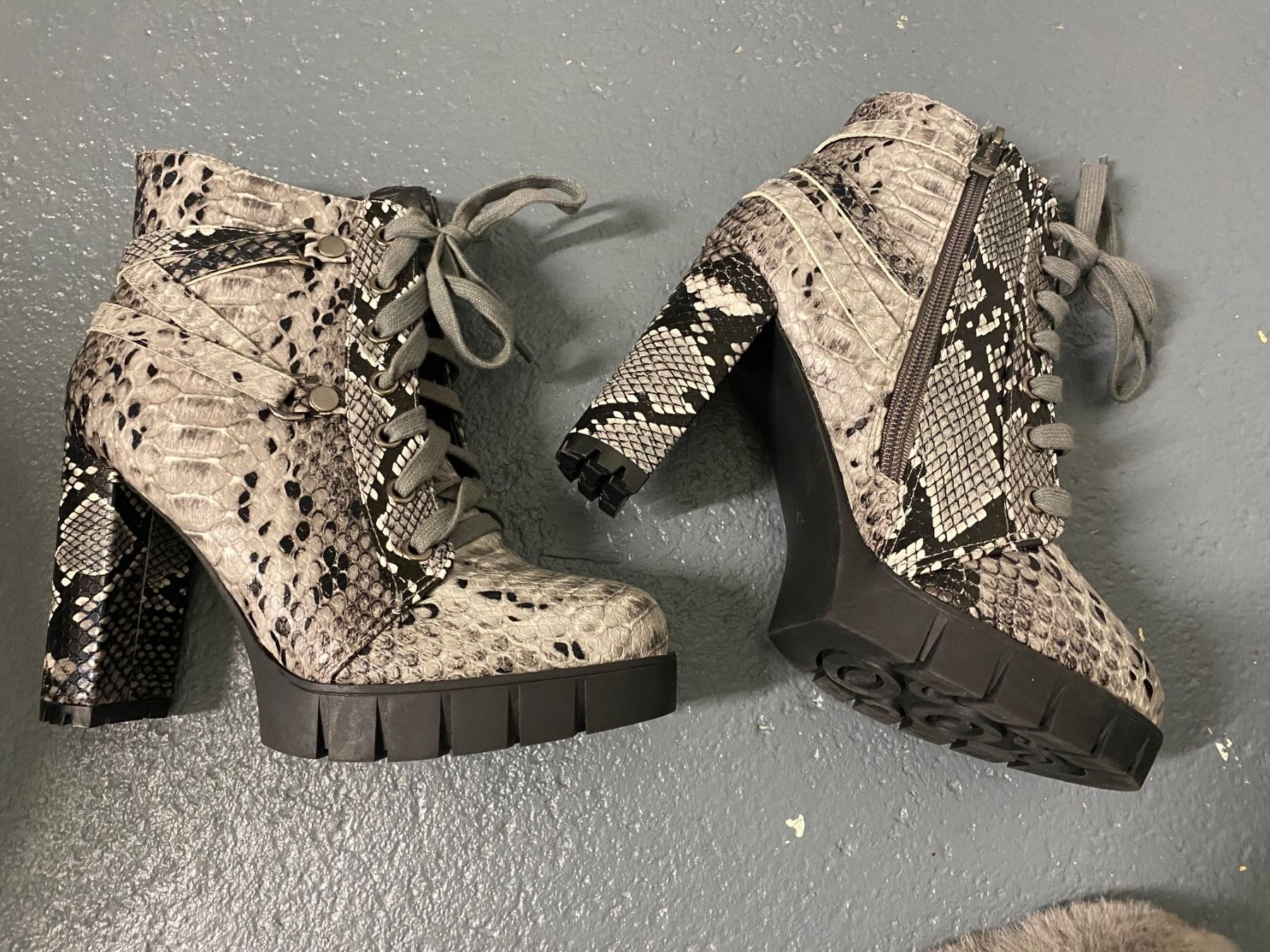 Scarpe da donna: Neue ungetragene Stiefeletten 37 – Nuovo (secondo la descrizione) da Buchs ZH venduto da Edelschmuck