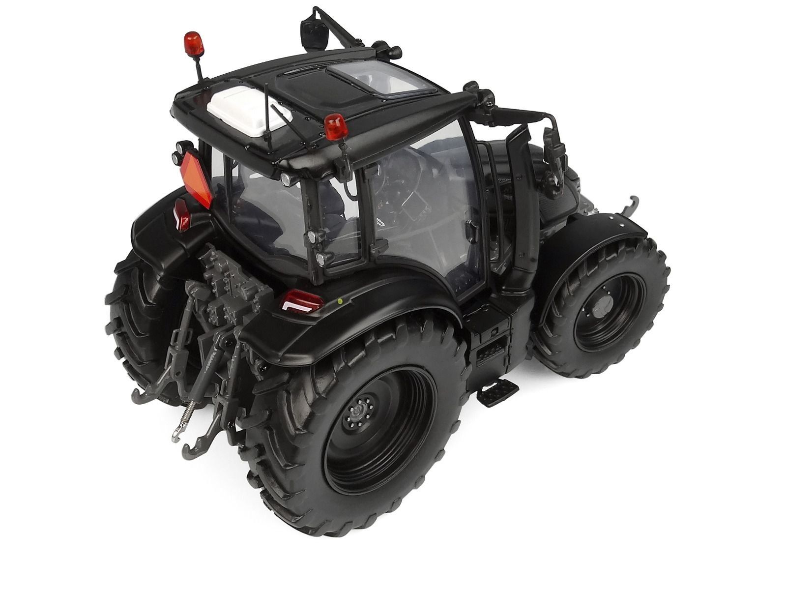 Kit di modellismo & Modellini statici: 1:32 Valtra G 135 matt schwarz 2022 – Nuovo e nell'imballaggio originale da Affoltern am Albis venduto da Modellshop-8910 2
