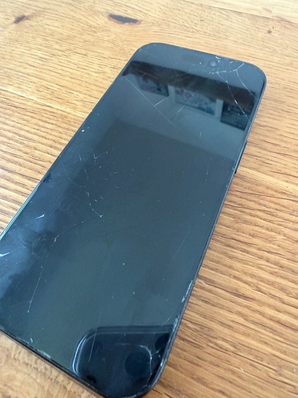 Apple Handys / Smartphones: iPhone 16 Pro 128GB ab CHF 1.– | Frontscheibe & Rückscheibe – Gebraucht aus Egg b. Zürich von dell1503 1
