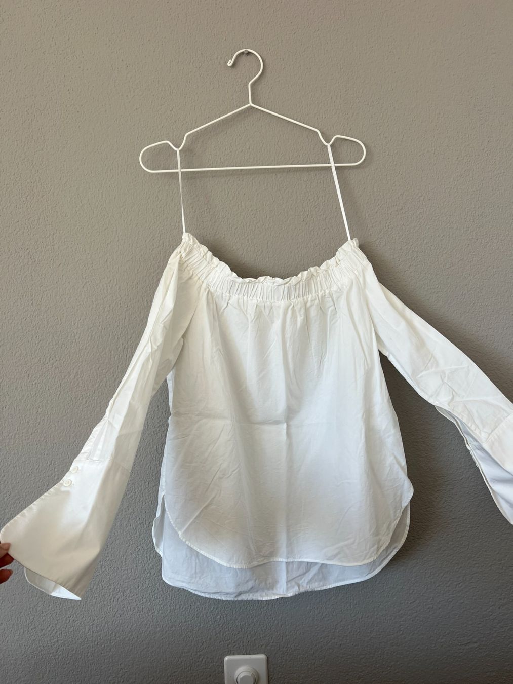 H&M Blusen: Weisse Off-Shoulder-Bluse von H&M, Size 36 – Gebraucht aus Muri b. Bern von michellew23