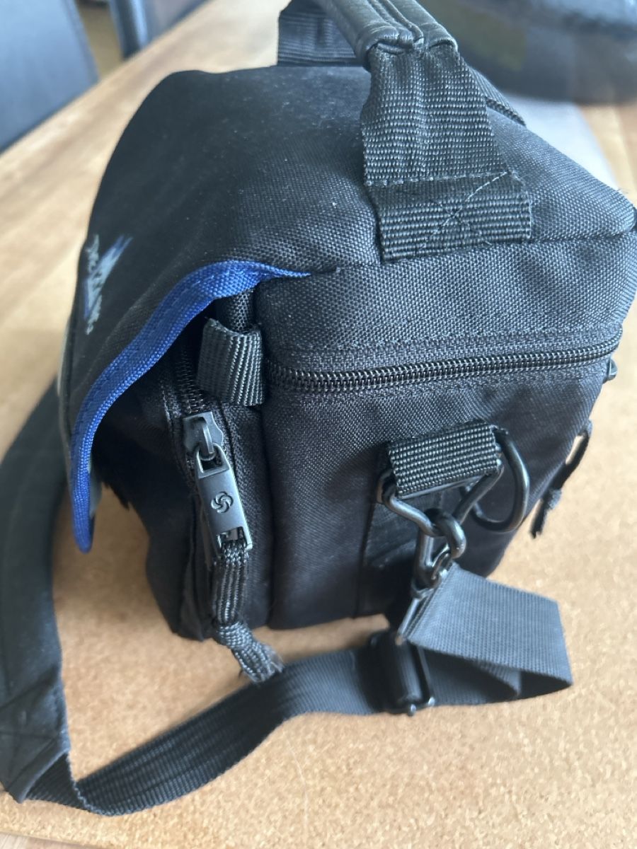 Samsonite Borse: Samsonite "Trekking" Shoulder Bag - Compact & Stylish! – Usato da steinhausen venduto da blockfr 1