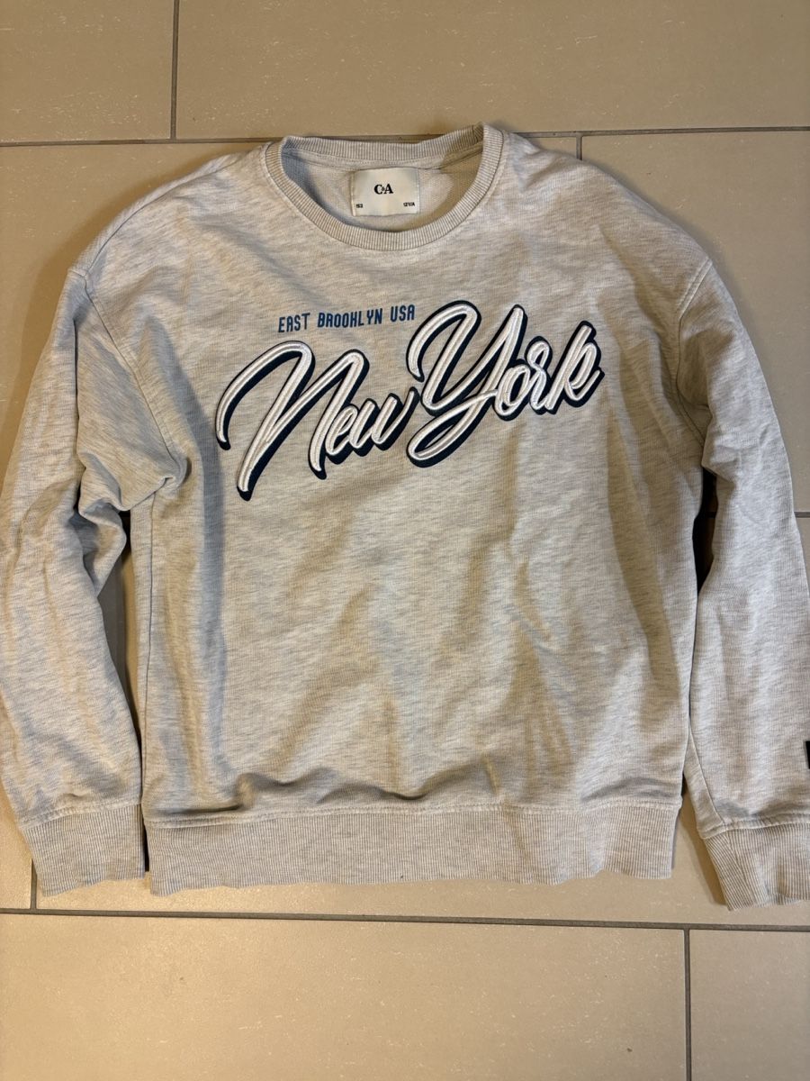 C&A Maglioni & Felpe: Grauer C&A New York Pullover Grösse 152 – Usato da Witterswil venduto da gandia05